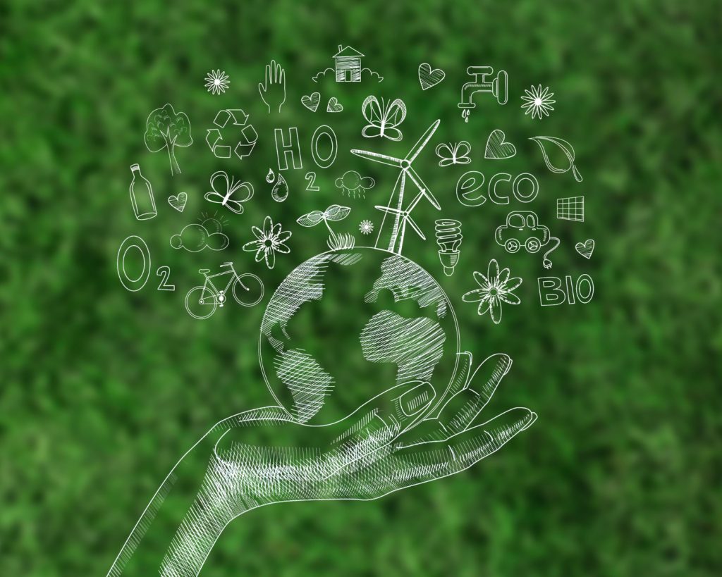 Mano cuidando el medioambiente por medio de energias renovables